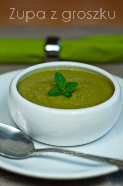 zielona zupa z groszku