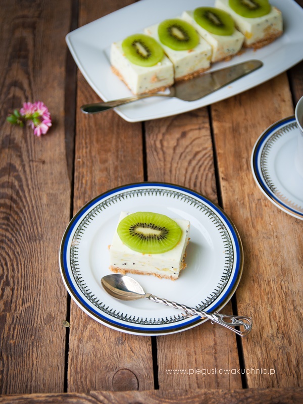  jogurtowe ciasto z kiwi i bananem